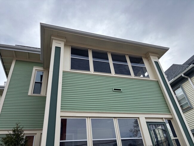 Building Photo - 917 East 19th Street