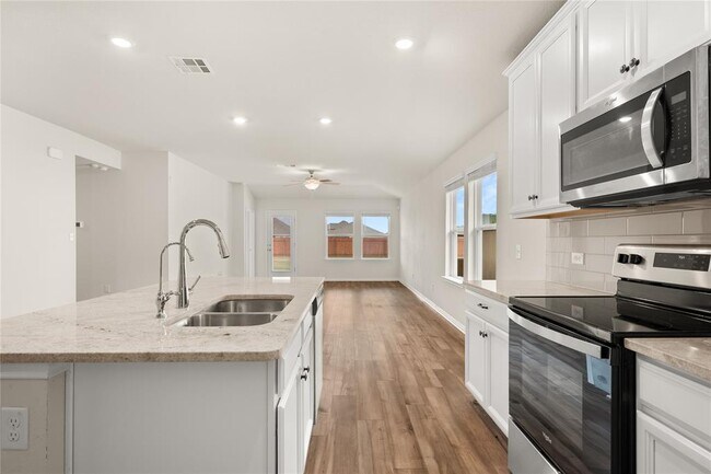 Building Photo - 105 Saviano Rd