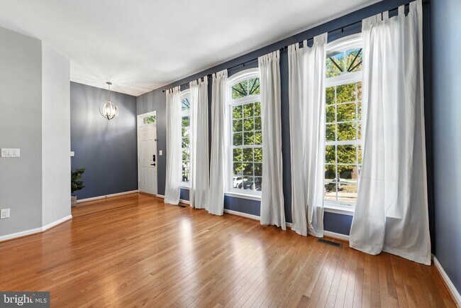 Foto del edificio - 3363 Beechcliff Dr