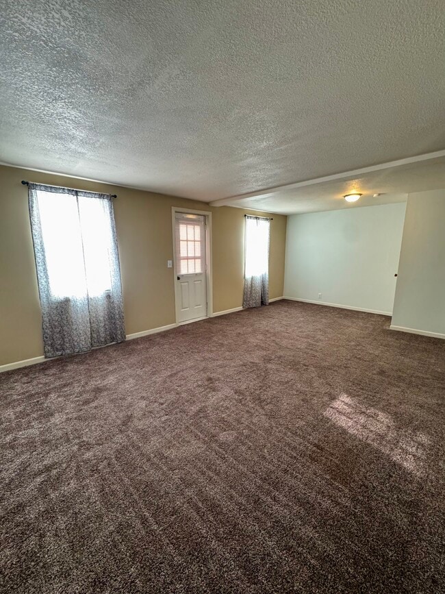 Building Photo - 2422 1st St