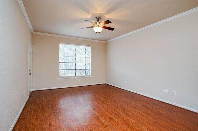 Building Photo - 2255 Braeswood Park Dr