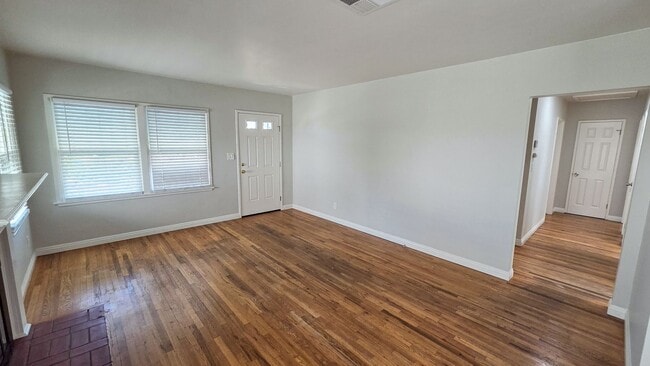Foto del edificio - Beautiful 3 Bed 1 Bath House With Double Garage Available Now!