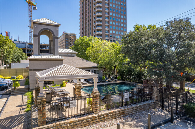 Foto del edificio - Topaz  Townhomes in Uptown