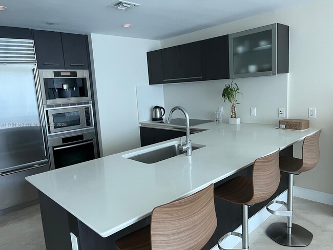Foto del edificio - 17001 Collins Ave