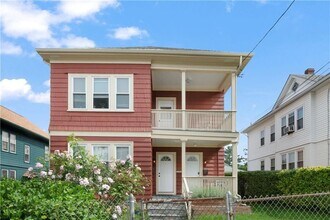 Building Photo - 86 Rochambeau Ave