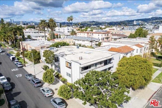 Foto del edificio - 8635 Cashio St