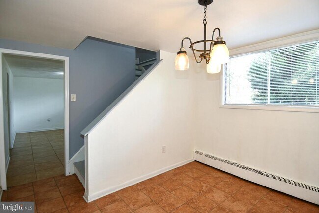 Foto del edificio - 14105 Robinson Ct