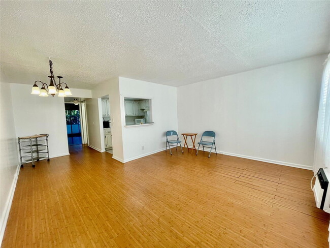 Building Photo - 6 Keswick A