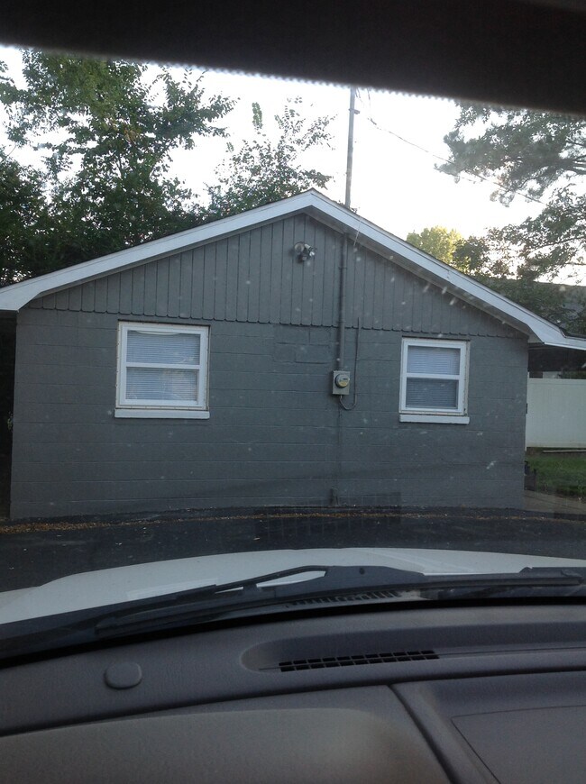 1707 Olive St, Murray, KY 42071 Apartments in Murray, KY