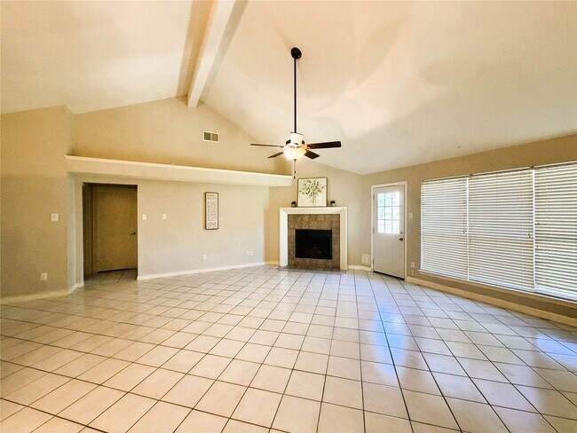 Foto del edificio - 4035 Lotus Dr