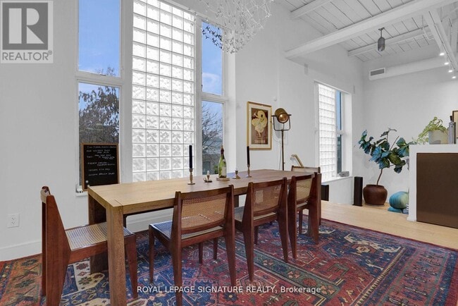 Photo du bâtiment - 676 Richmond St W