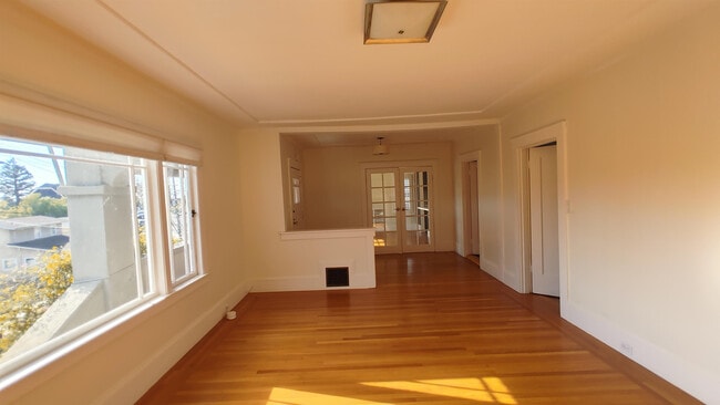 Building Photo - 782 Santa Ray Ave