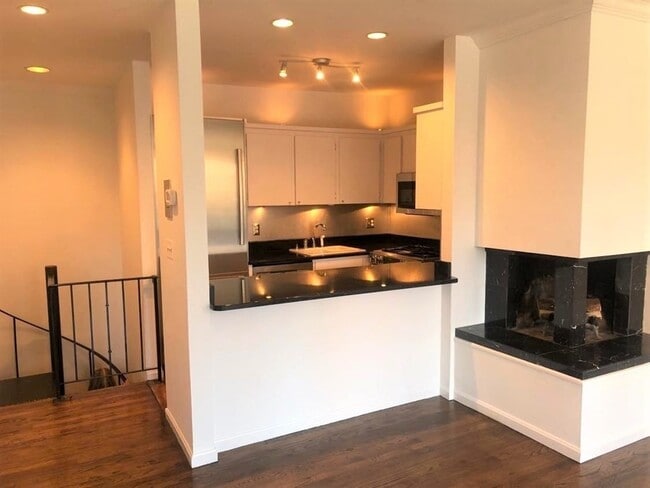 Building Photo - 608 Tremont St