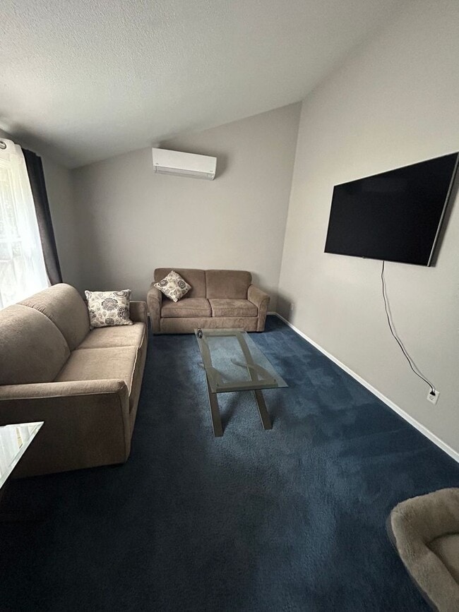 Building Photo - $1,700 - 3 Bedroom 1 3/4 Bathroom In Norwalk