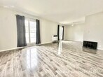 Foto principal - 6859 Willoughby Ave