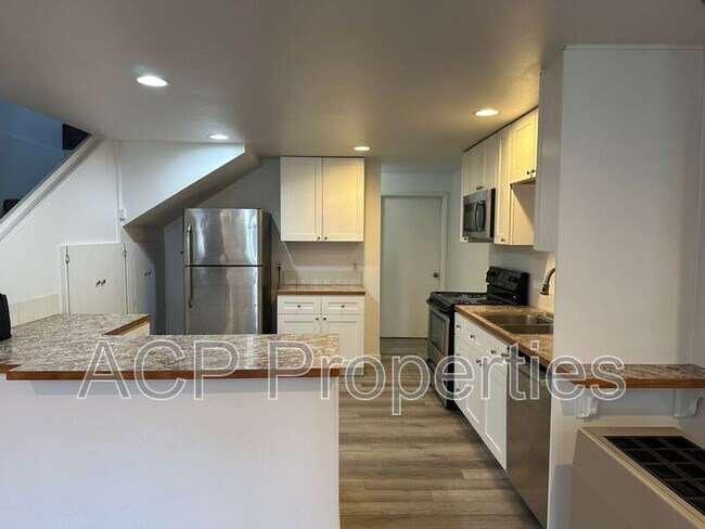 Building Photo - 2475 Yew Street Rd