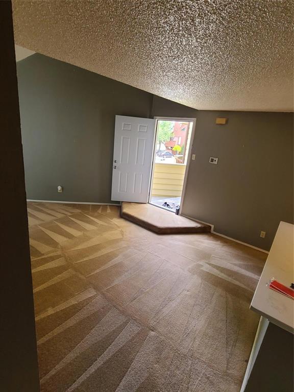 Building Photo - 2310 Balsam Dr