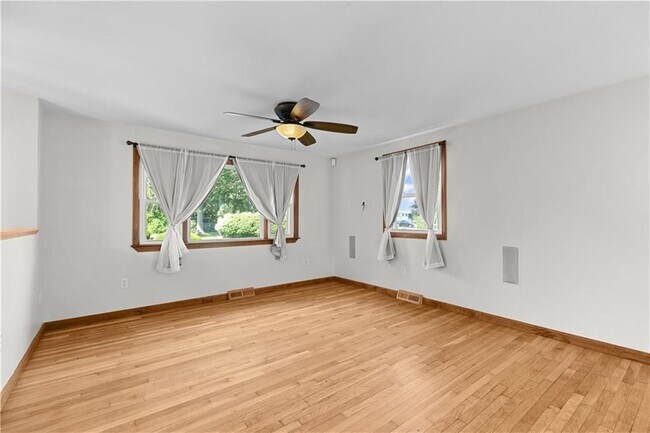 Foto del edificio - 25 Harris Dr