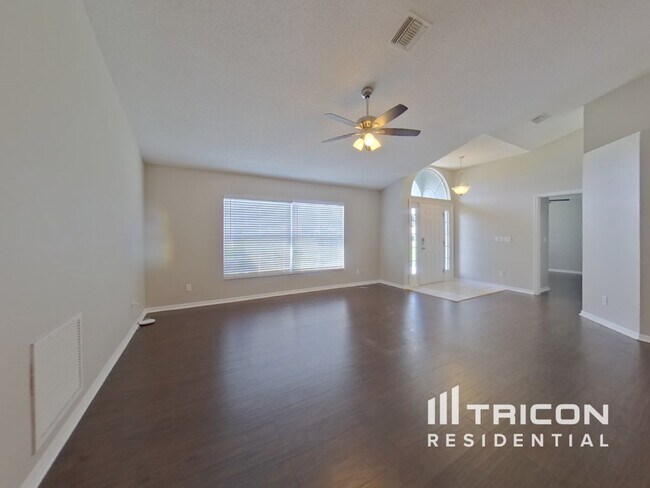 Foto del edificio - 5044 Pine Needle Dr