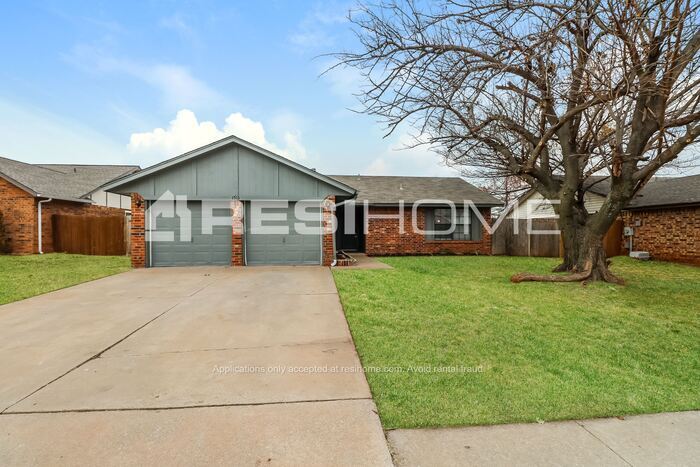 Photo - 1513 NE 6th St (Moore, OK)