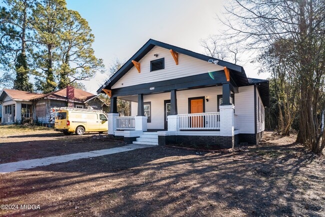 Building Photo - 3520 Log Cabin Dr