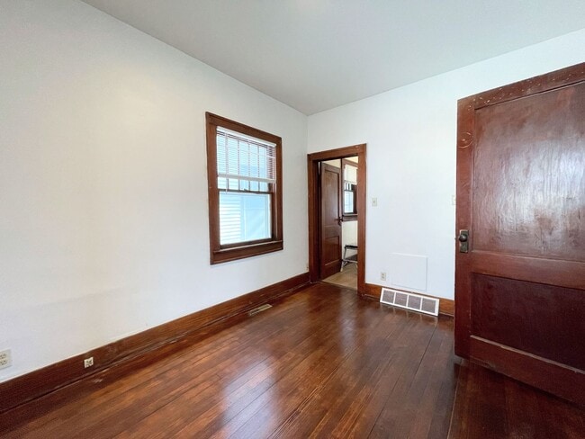 Building Photo - 111 E 9th Ave
