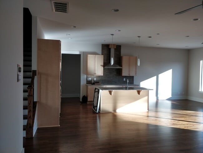 Building Photo - 2039 Cartier Wy