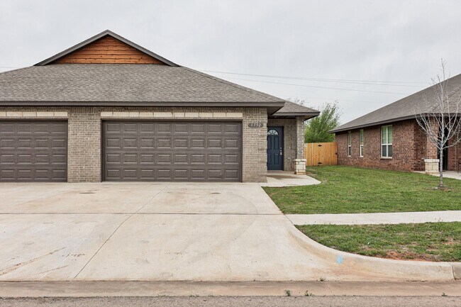 Building Photo - 3-Bed, 2-Bath Duplex with Waterway Views - Prime Location off I-40 in El Reno!