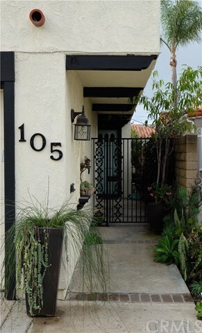 Building Photo - 105 Via Quito