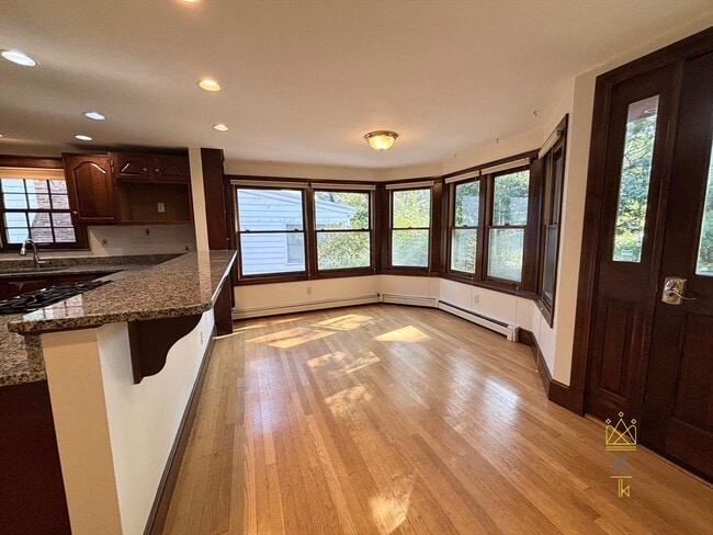 Building Photo - 33 Clearwater Rd