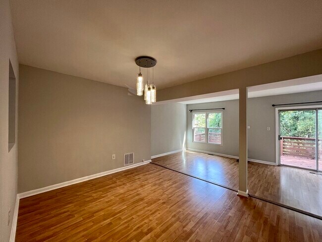 Building Photo - 37 Kinsman View Cir