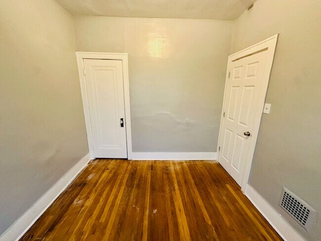 Foto del edificio - 4 Bedroom 2 bath Beautifully Updated House...