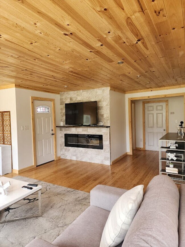 Building Photo - Long Realty & Property Management - Very B...
