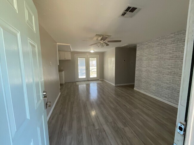 Foto del edificio - 1824 Lariet Ln