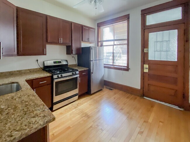 Foto del edificio - 3639 N Paulina St