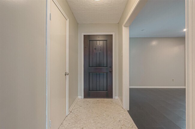 Building Photo - 11406 High Star Dr