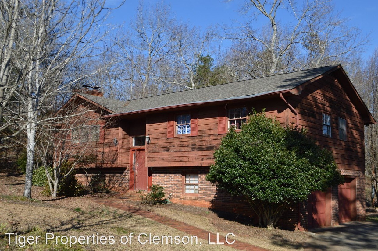 Primary Photo - 3 br, 2 bath House - 720 Alpine Dr