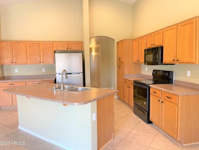 Building Photo - 2841 E La Costa Dr