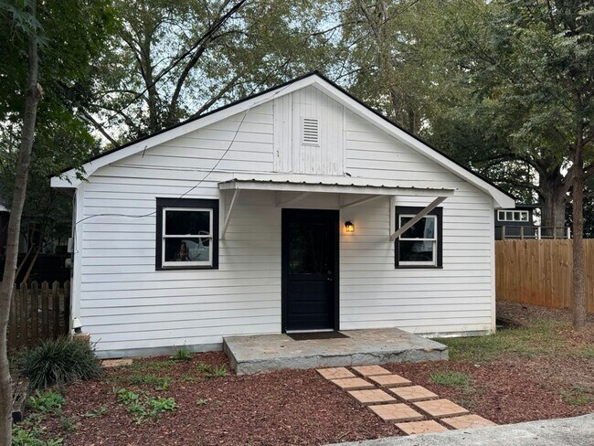 Building Photo - Charming 3-Bedroom Cottage in Normaltown – Prime Athens Location