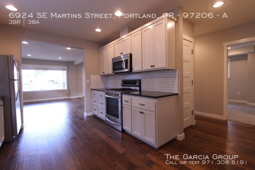 Building Photo - 6924 SE Martins St