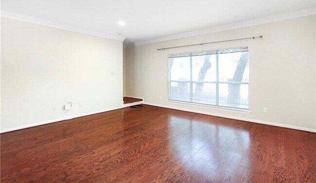 Foto del edificio - 3101 Hedgerow Dr