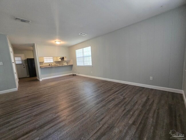 Foto del edificio - 4609 Saufley Field Rd