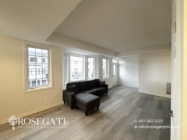 Building Photo - Spacious 3-Bedroom, 2.5-Bathroom Townhome ...