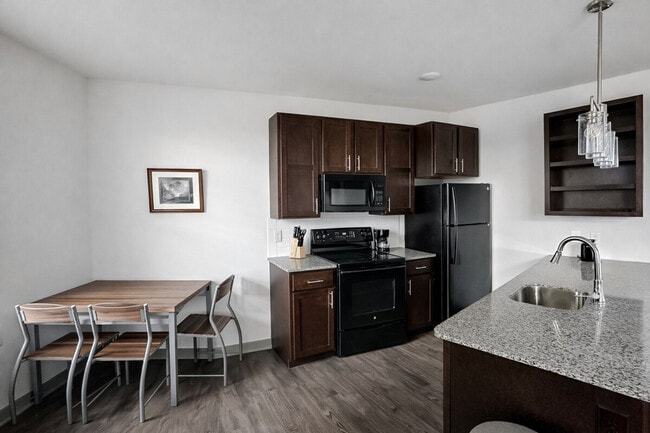 Building Photo - 501 Main St