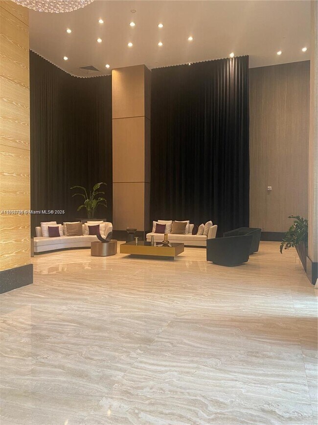 Foto del edificio - 950 Brickell Bay Dr