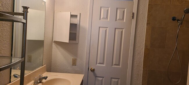 Building Photo - 1106 Verde Dr