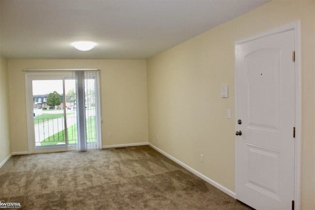 Building Photo - 14231 Ivanhoe Dr