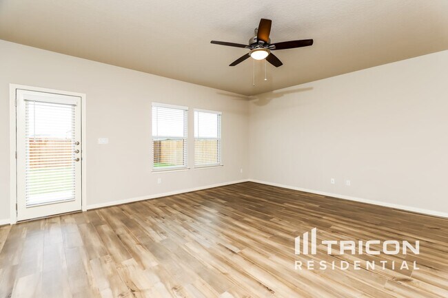 Foto del edificio - 13682 Paxton Blvd