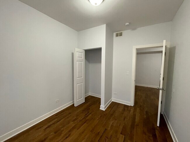 Building Photo - 636 N Sawyer Ave