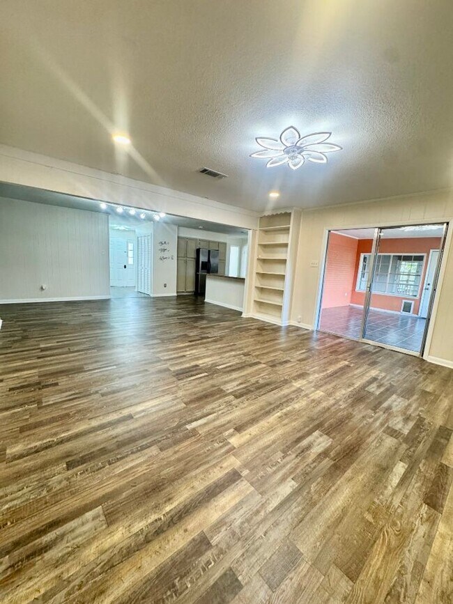 Building Photo - Now Available in Fort Bayou Estates – Spacious 3 Bedroom Home!